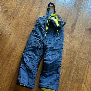 Amazon Essentials snowbib for kids